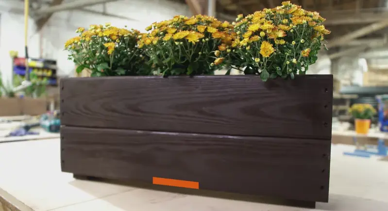 Wooden Planter Box Designs for Refined Villa Landscapes