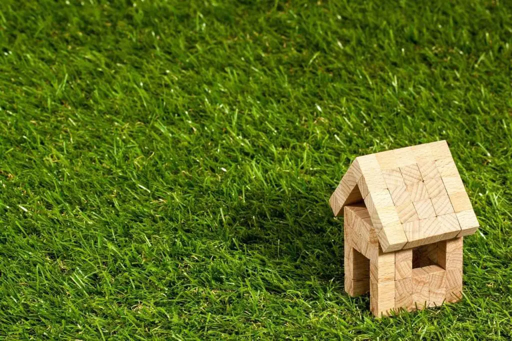 How to Install Artificial Grass on Soil: The Right Way in Dubai